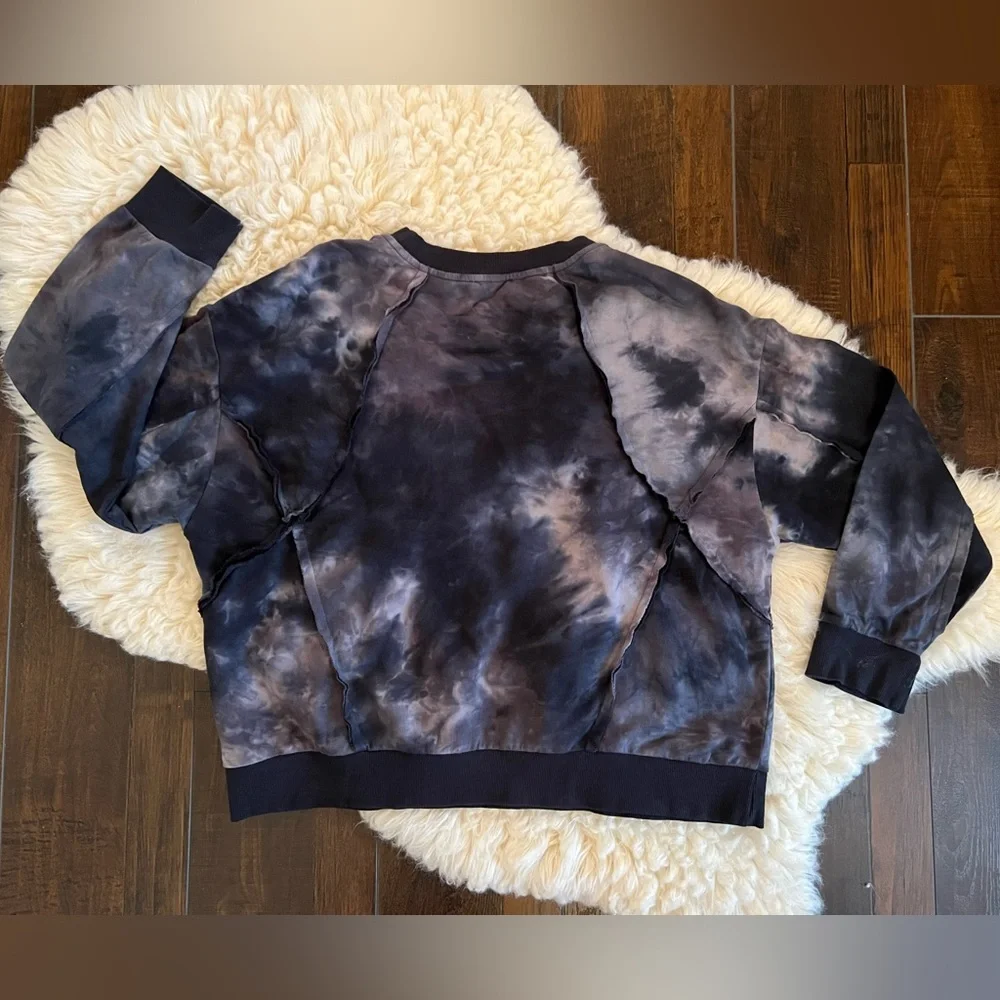 Sweatshirt - Picture 2 of 5